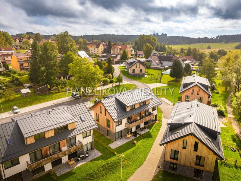 prodej zařízeného apartmánu 3+kk se sklepem a vyhrazeným parkovacím stáním, Černá v Pošumaví