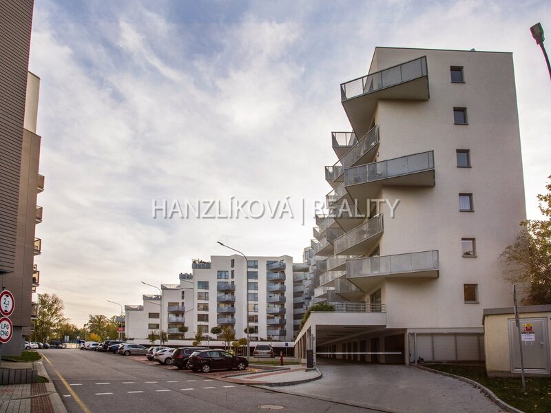 Pronájem bytu 1+kk ve 2.NP s terasou, byt B.2.4, rezidence DLOUHÁ LOUKA 2.etapa