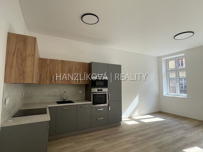 Pronájem nadstandardního  bytu 2+kk v širším centru českých Budějovic v Nové ulici