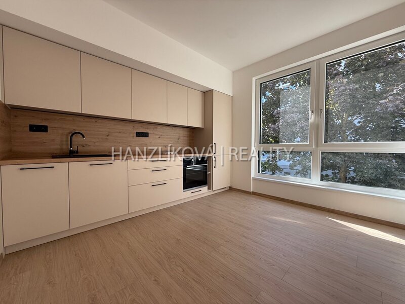 Pronájem novostavby bytu 2+kk s lodžií, byt číslo B.02, residence Hálkova, ČB
