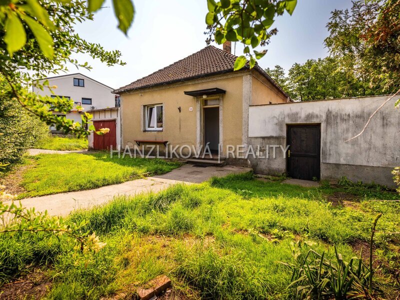 prodej rodinného domu se zahradou a garáží, Vráto