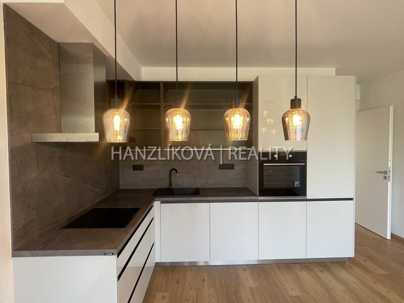 Pronájem bytu 3+kk 80 m2 , který má dvě terasy  , byt A.P.4- terasy Branišovská, ČB