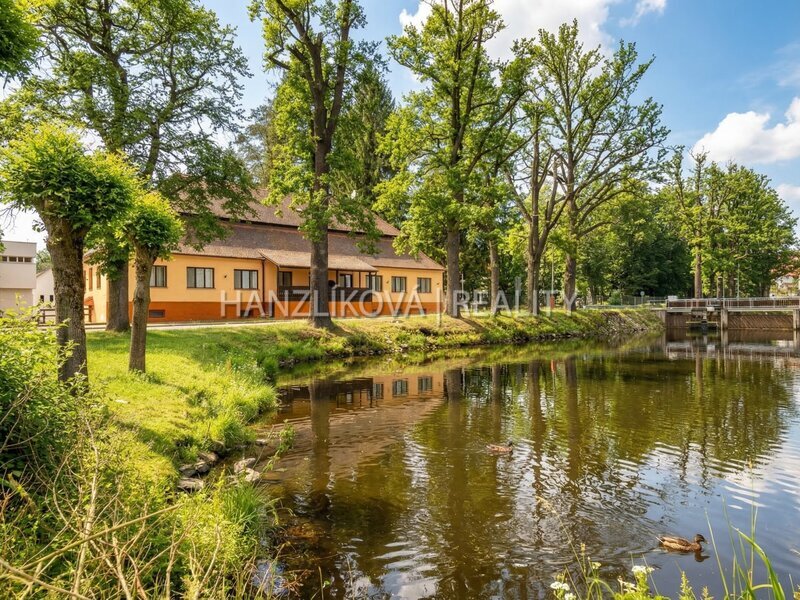 unikátní penzion na hrázi rybníka Hejtman / Chlum u Třeboně
