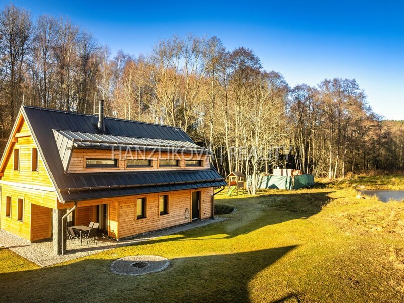 PRONÁJEM – novostavba, rekreační dům 5+kk, 156 m², pozemek 1381 m², Pernek / Lipno