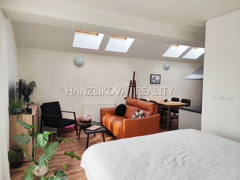 Pronájem bytu 1+kk (C.13) s balkonem, Pekárenská - BD BIOS