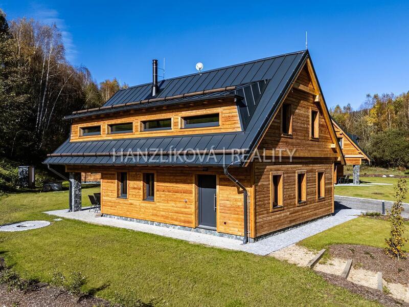 rekreační objekt s vlastním pozemkem 1381 m2 v srdci Lipna - Horní Planá, Pernek