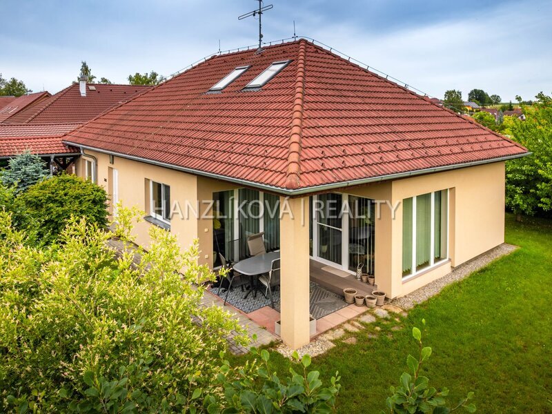 prodej novostavby rodinného domu - bungalovu na pozemku 742 m2, Nové Homole