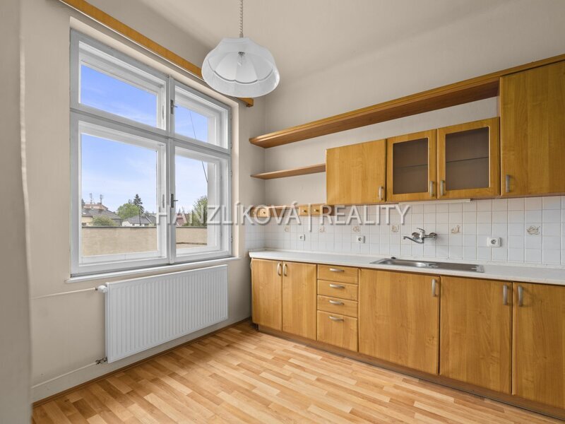 prodej prostorného zděného bytu 3+1, 99 m2 v OV s garáží a balkonem, Dělnická ul, České Budějovice