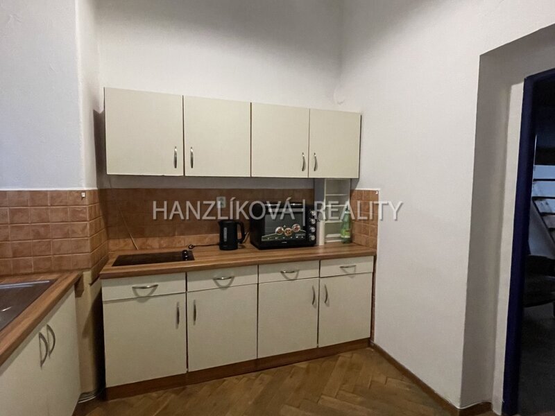 Pronájem bytu 1+1 v historickém centru města, Krajinská ul.