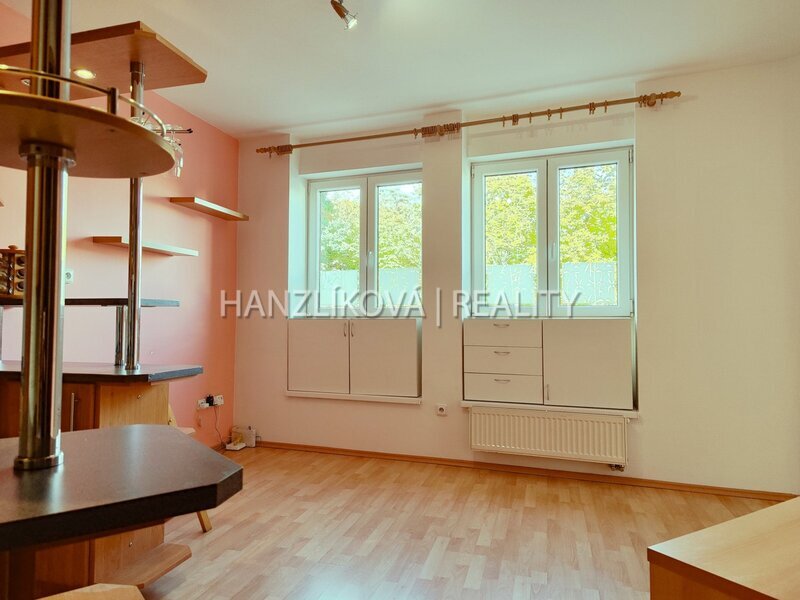 Pronájem malého částečně zařízeného bytu 1+1, ul. Rudolfovská