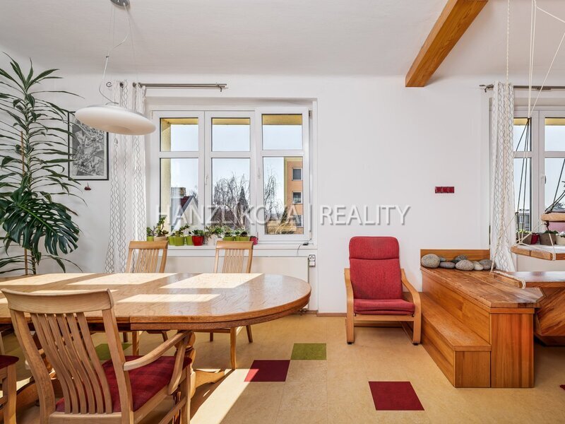 Velkorysý mezonet 4+kk ( 143 m2) u Malého jezu / klid, prostor a atmosféra domu