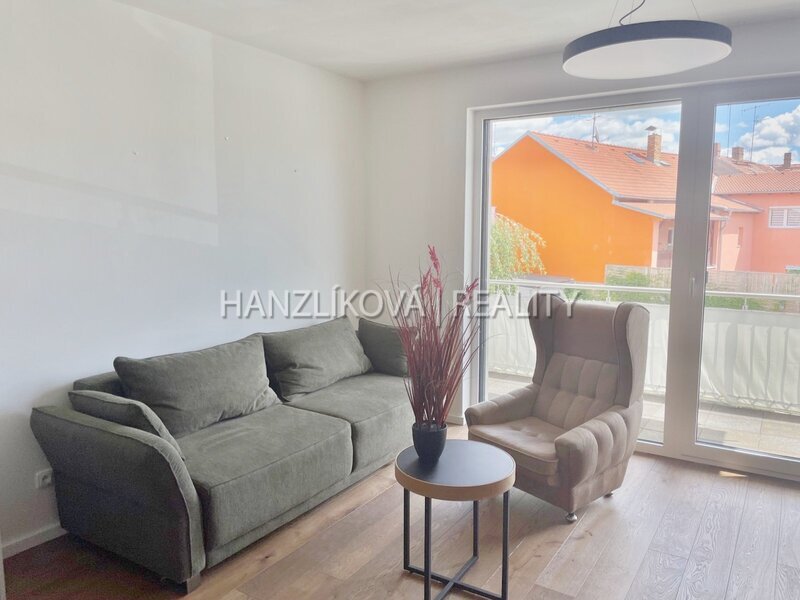 Pronájem zařízené novostavby bytu 2+kk s terasou a parkovacím stáním, Ledenická, České Budějovice