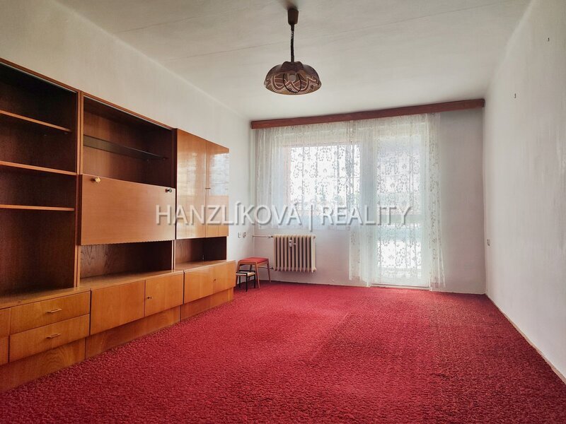 Pronájem bytu 3+1 s balkonem a včetně samostatné garáže, J. Jindřicha, Suché Vrbné