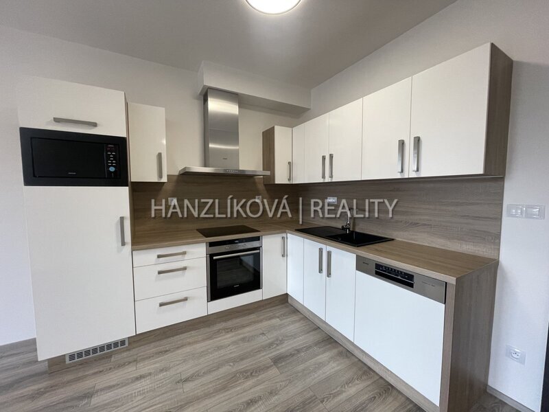 Pronájem bytu 2+kk ve 2.NP s terasou 22m2, rezidence DLOUHÁ LOUKA 1.etapa