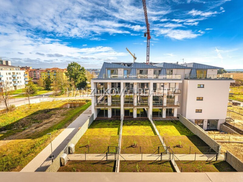 pronájem podkrovního bytu 3+kk 80 m2 s terasou 30m2 , byt A.P.2- terasy Branišovská, ČB