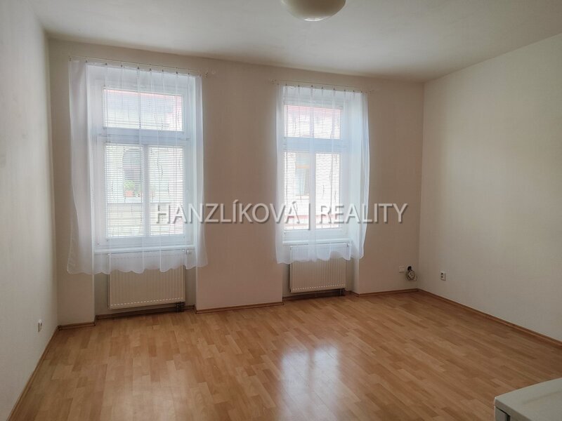 Pronájem bytu 1+kk (č.5) s parkováním, Riegrova ulice
