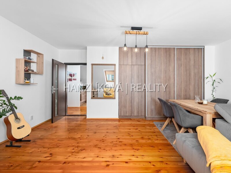 Pronájem bytu 2+1, 67m2, Rudolfovská ulice – pohodlné bydlení u parku Na Sadech a centra města