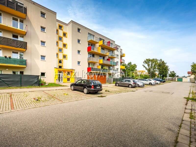 Pronájem parkovacího stání v areálu bytového domu Tyto Alba, sídl. Vltava