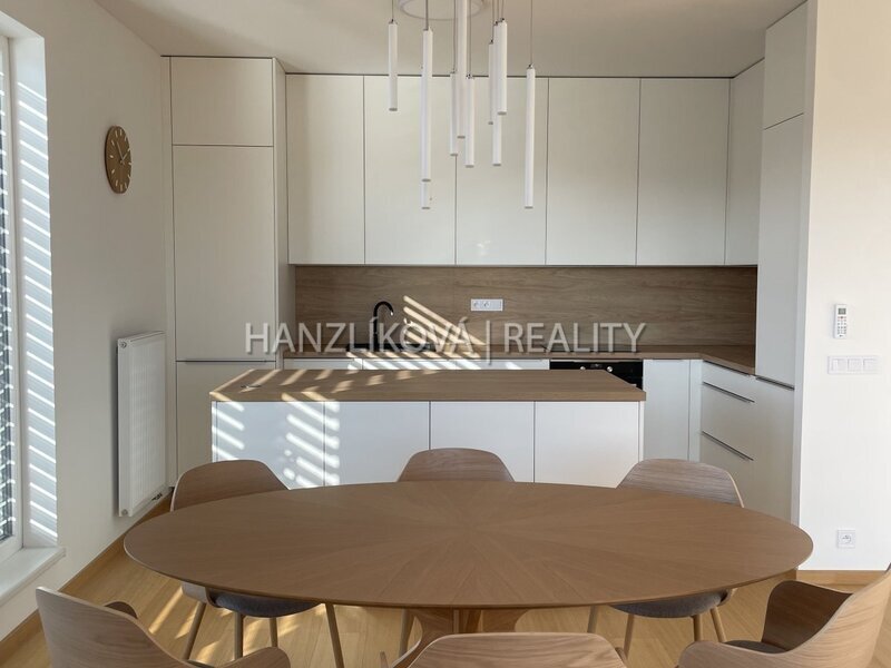 Pronájem nadstandardního bytu 4+kk 103 m2 s terasou  55m2 , byt C.P.1- terasy Branišovská, ČB