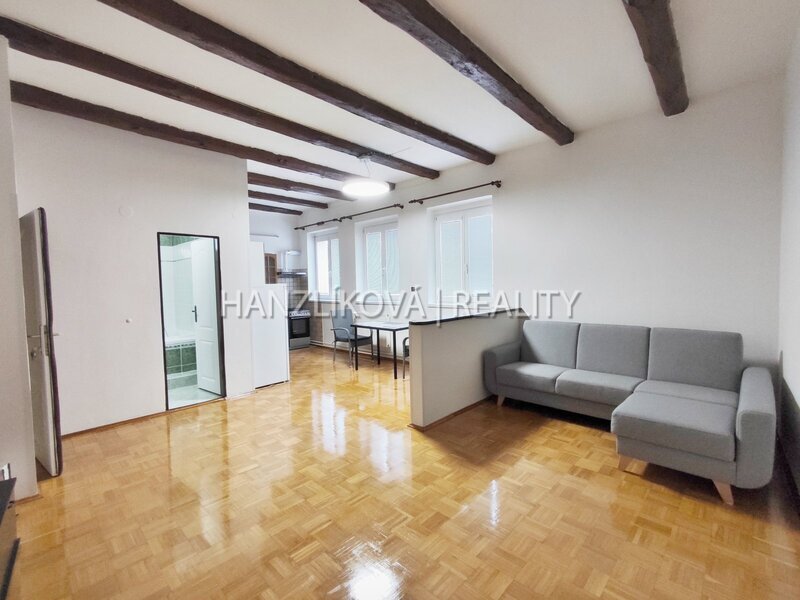 Pronájem zařízeného bytu 2+kk, Husova tř.